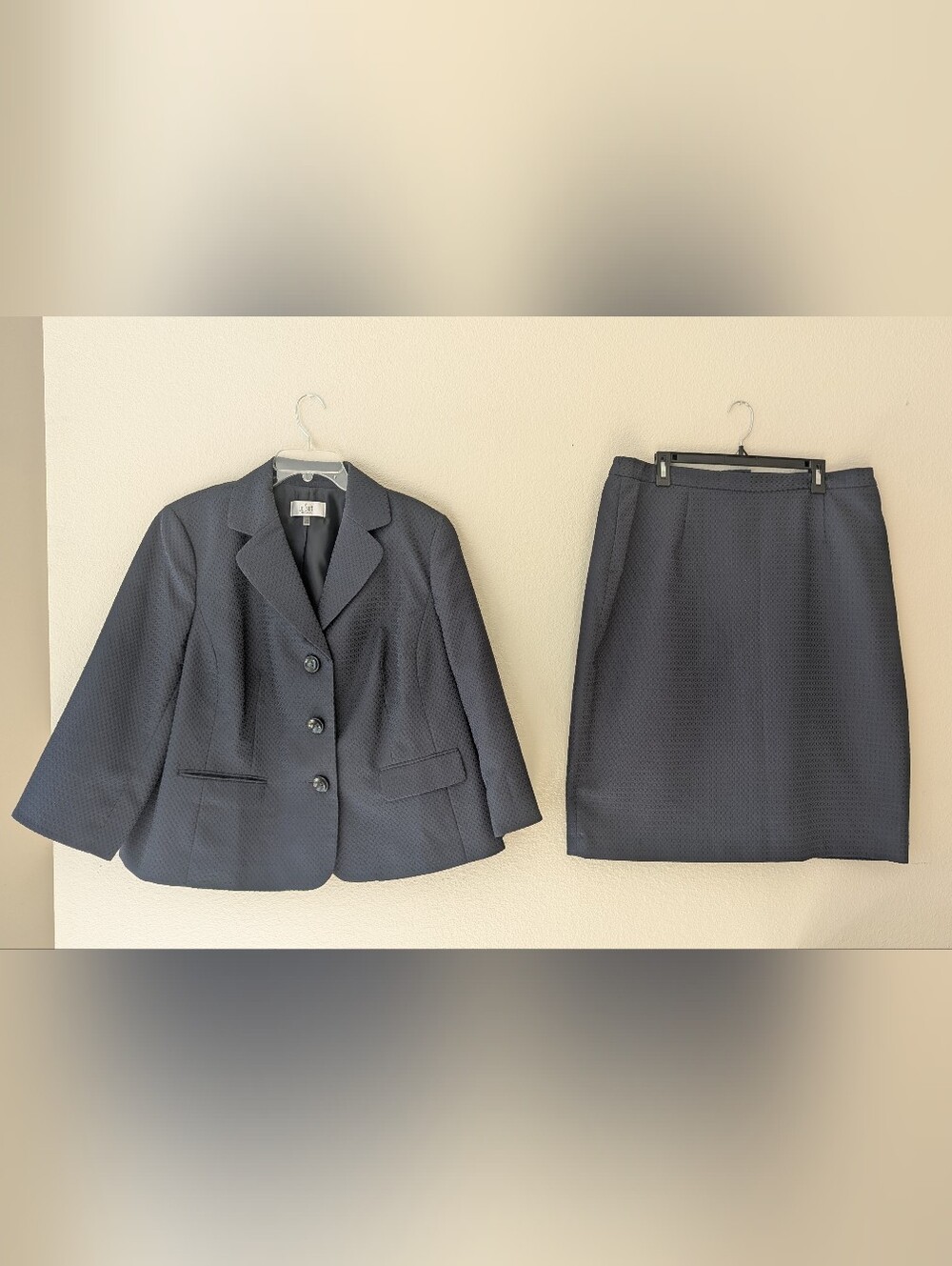 Le Suit Women's Navy Textured Skirt Suit Set